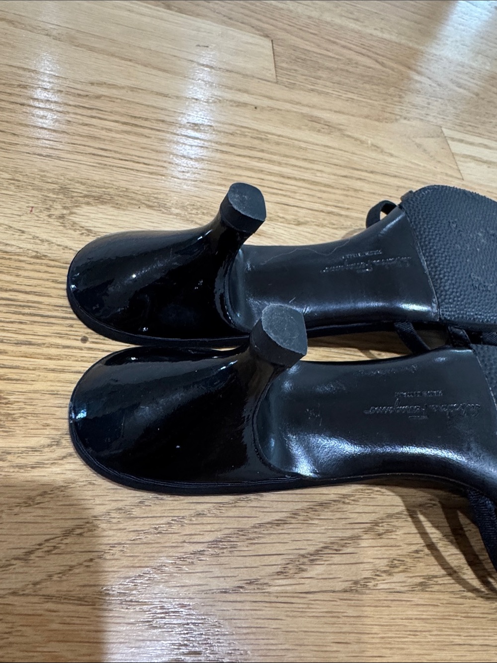 Salvatore Ferragamo Black Vara Bow Strappy Slide Sandals - Picture 3 of 8
